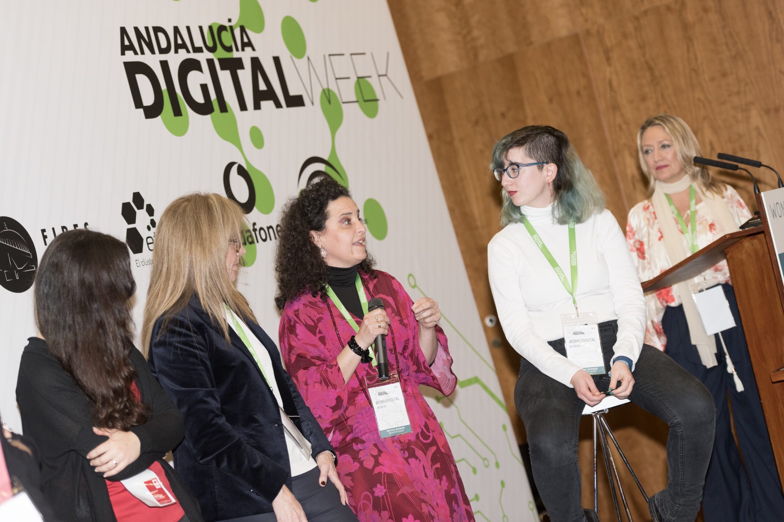 Desde el escenario de la Jornada Womandigital Sevilla 2018, varias mujeres hablan