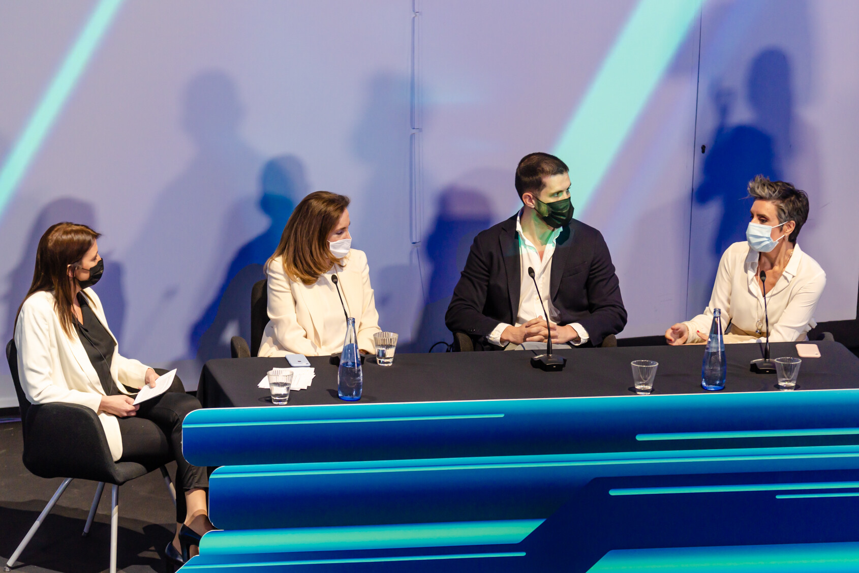 Mesa redonda desde el escenario 2