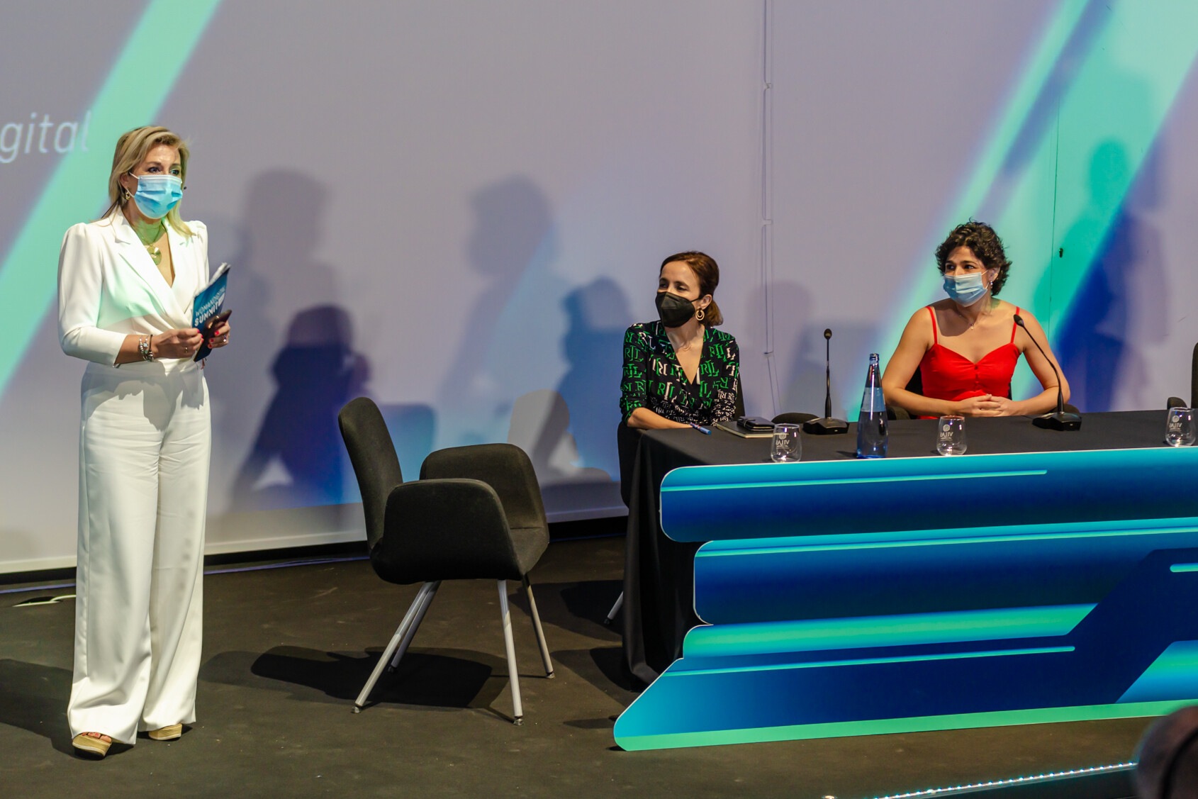 Mesa redonda desde el escenario 6