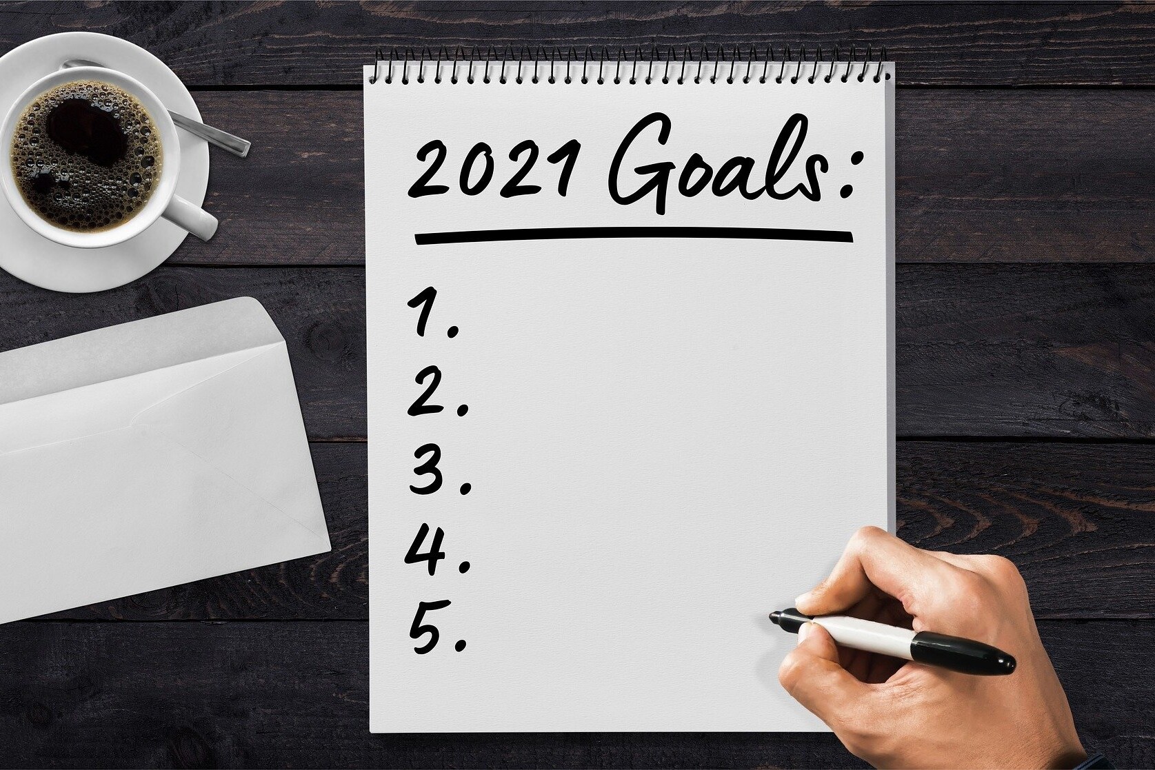 libreta que muestra una lista de objetivos para 2021