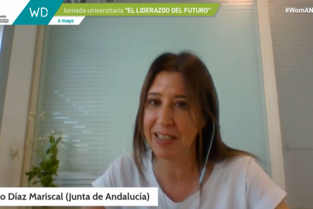 Captura de la video conferencia con Rocío Díaz Mariscal hablando