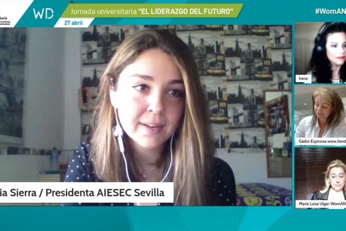 Captura de videoconferencia con Nuria Sierra y otras participantes