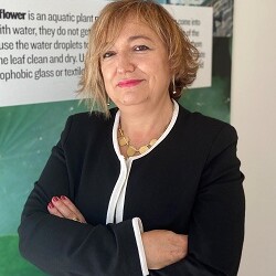 Fotografía de perfil de Laura M. Lechuga Gómez