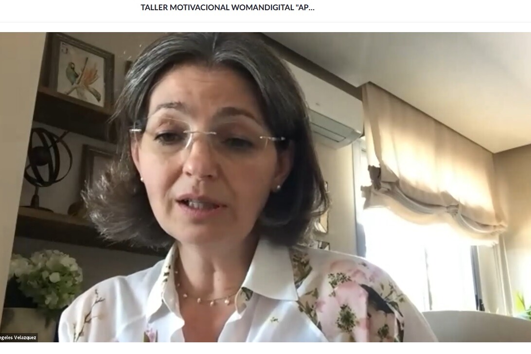 María Ángeles Velazquez participando en la videoconferencia del taller